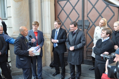 Obrázek galerie Stop letišti