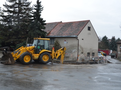 Ilustrační obrázek Výkopy kolem úřadu